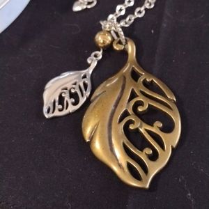 ❤️ Brighton Double Leaf Pendant with Brighton Tin